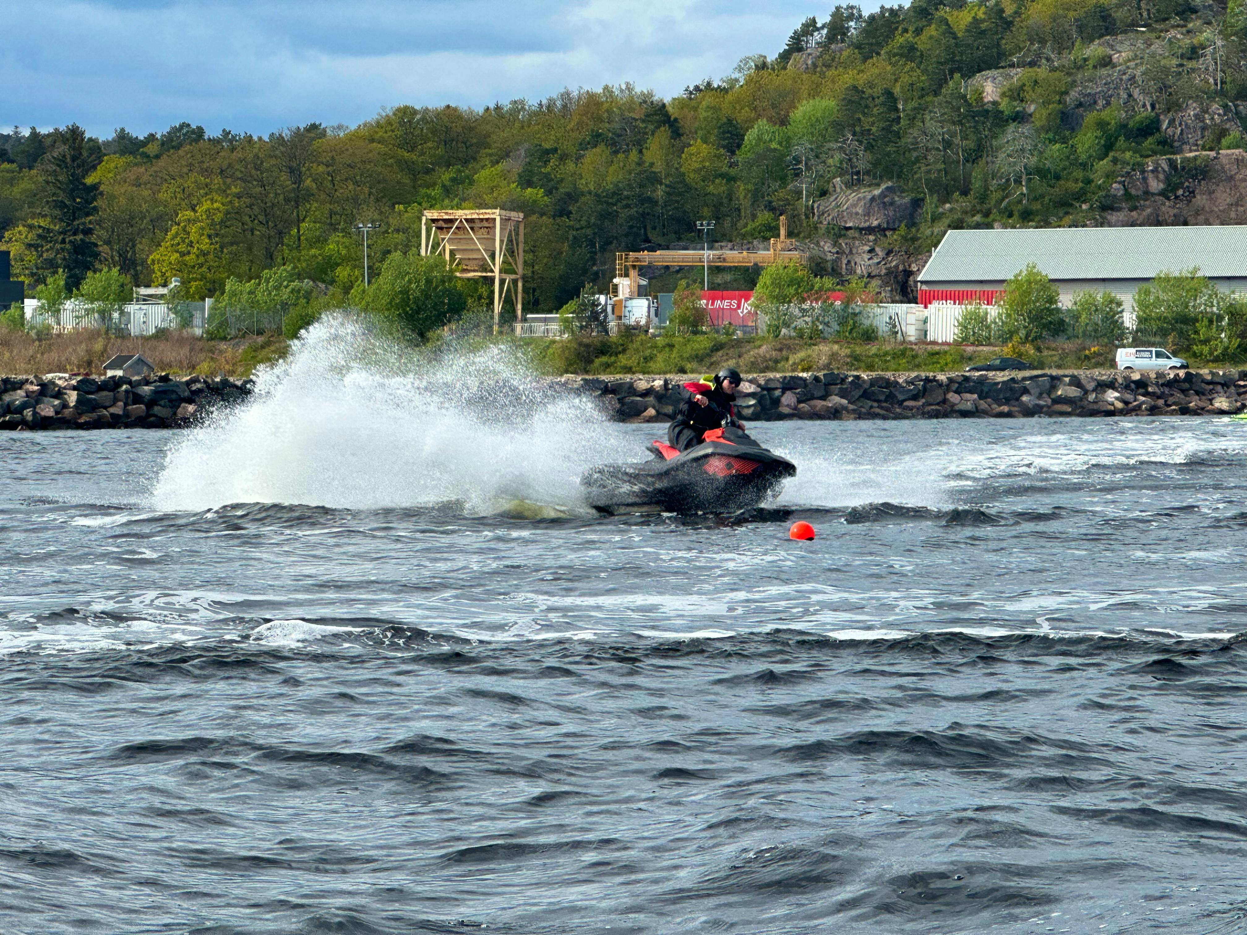 Høyhastighetsbevis - praktisk del: Vannscooter